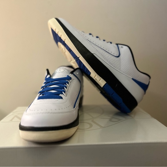 BRAND NEW- Jordan 2 Low Varsity Royal WMNS Sz 11 SKU: dx4401-104 - Picture 4 of 7